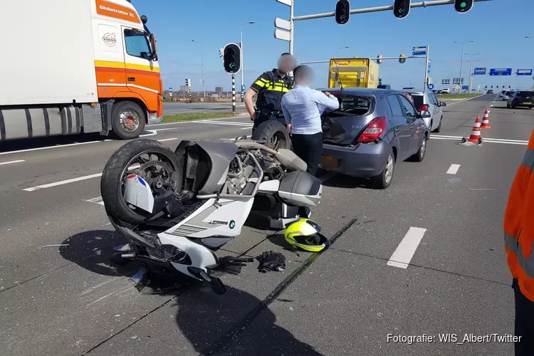 Motor knalt achter op auto op N508