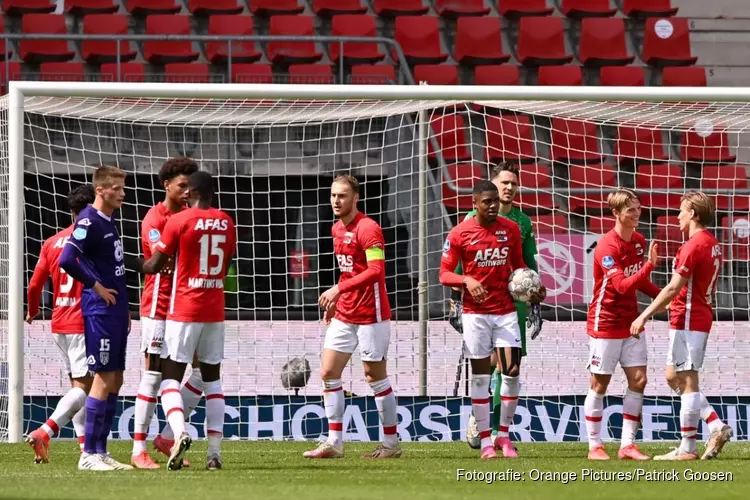 AZ met speels gemak langs Heracles in competitieafsluiter