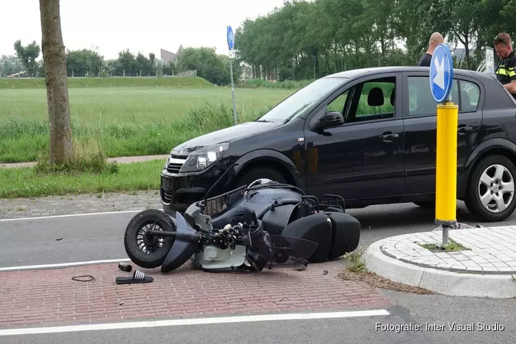 Bestuurder snorscooter gewond in Zuid-Scharwoude