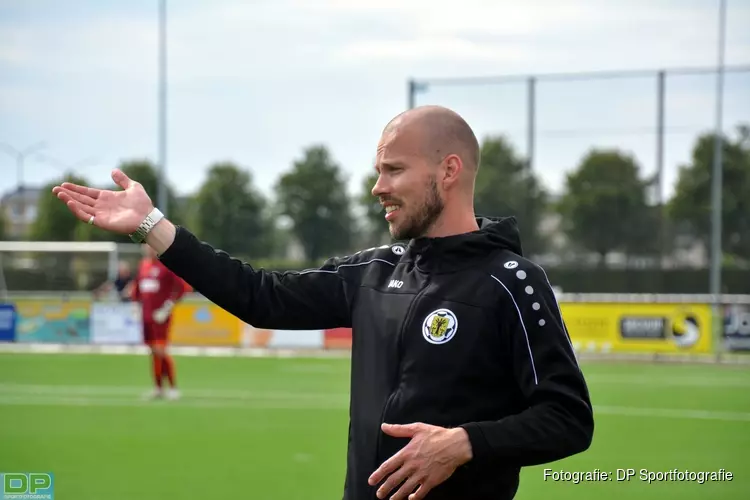 Trainer Tom Boukes wil nu wel eens een seizoen afmaken bij Reiger Boys