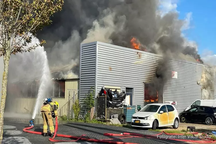 Grote uitslaande brand op industrieterrein Heerhugowaard