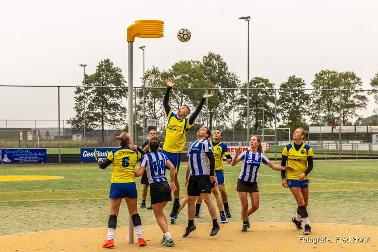 Spanning tijdens regenachtige wedstrijd