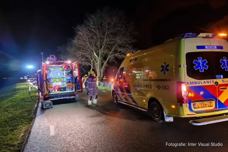 Auto te water, bestuurder in kritieke toestand naar ziekenhuis