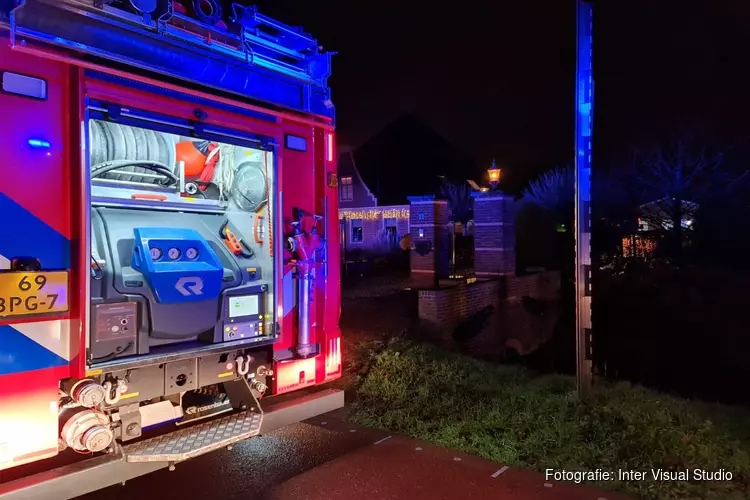 Bewoners ontsnappen aan woningbrand Middenweg