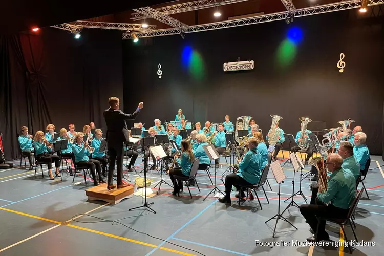 Muziekvereniging Kadans en Fanfareorkest Emergo geven dubbelconcert in Noord-Scharwoude