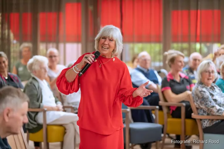 Willeke Alberti verblijdt bewoners Magentazorg met optreden