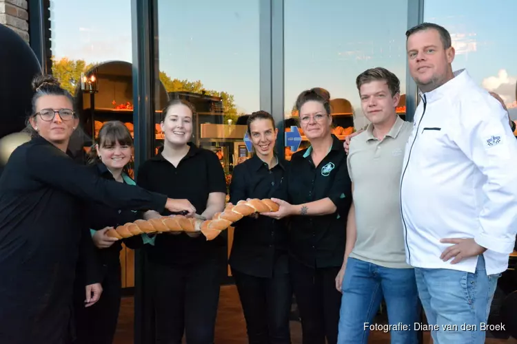 Bakkerij Jos Rood met recht trots op nieuwe winkel in De Draai