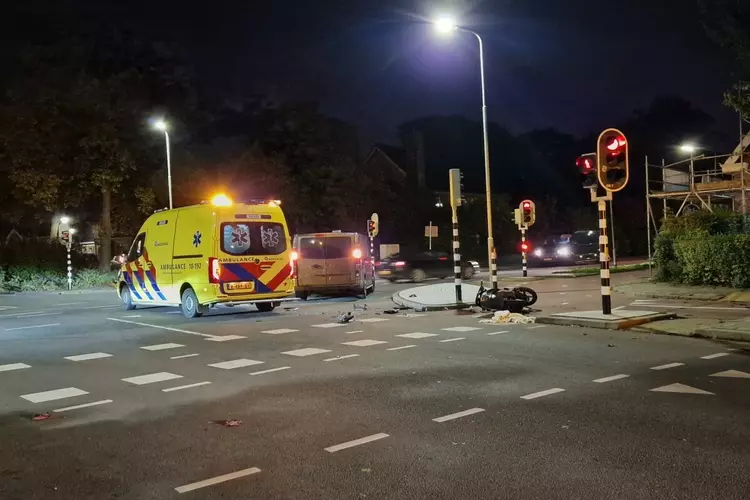 Bestuurder scooter gewond bij ongeval in Zuid-Scharwoude