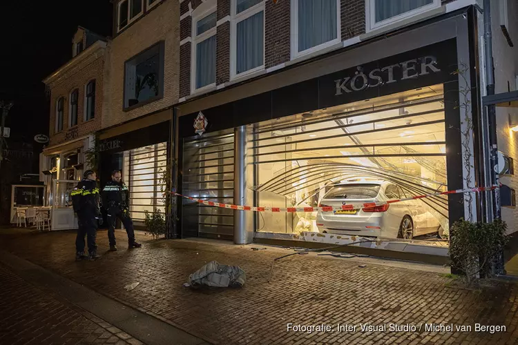 Ravage na ramkraak op kledingwinkel in Alkmaar