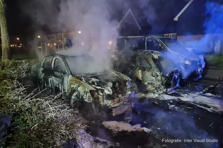 Drie auto&#39;s door brand verwoest in Heerhugowaard
