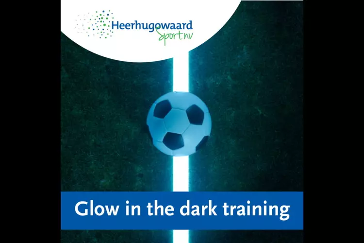 Voorjaarsvakantie – Glow in the dark voetbaltraining