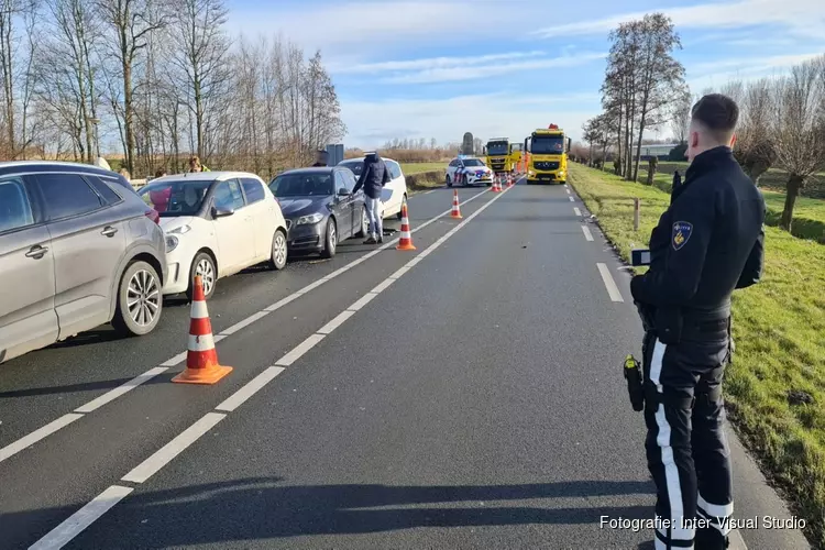 Botsing met vier auto&#39;s op N242