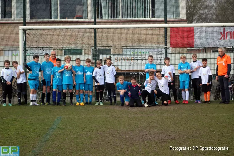 Schoolvoetbal Dijk en Waard in volle gang