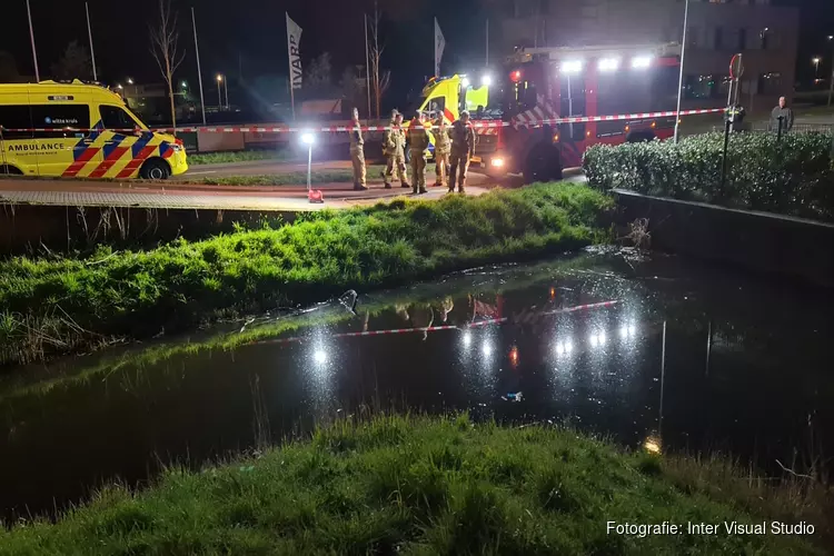 Fietser te water in Broek op Langedijk, slachtoffer met spoed naar ziekenhuis