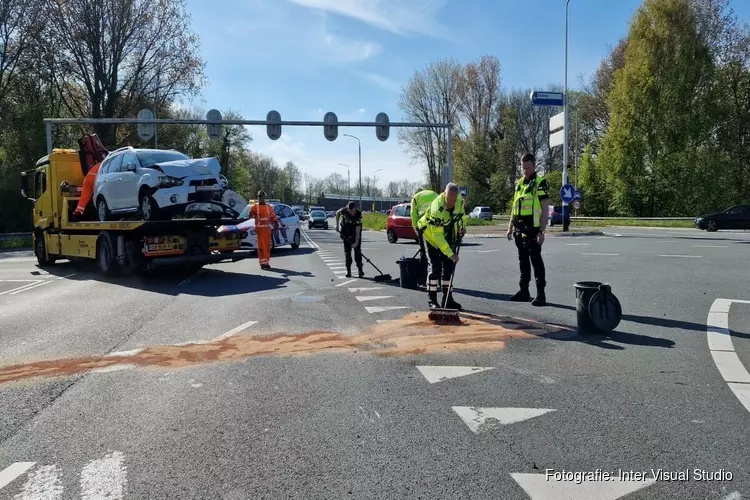 Twee gewonden en veel schade bij ongeluk op kruising N508