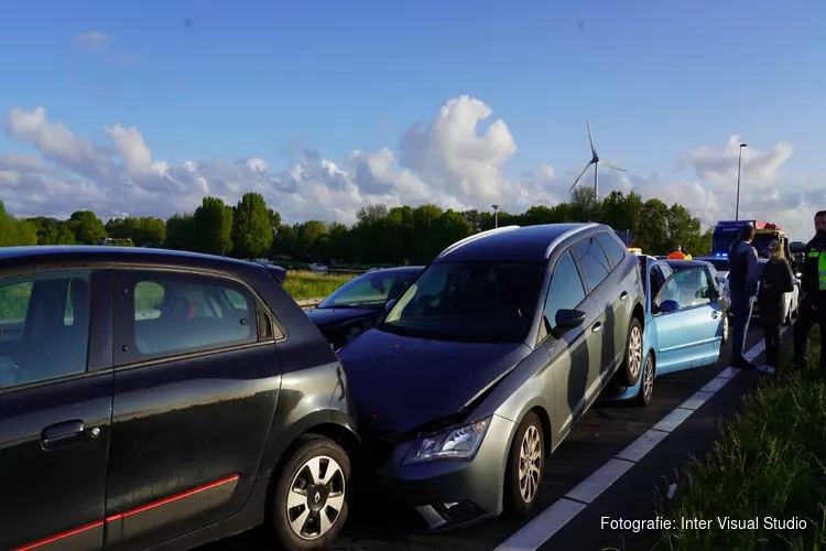 Veel schade en oponthoud op N242 door ongeluk