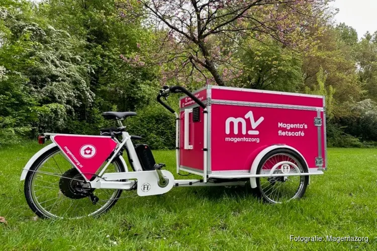 Magenta`s fietscafé van start in Heerhugowaard