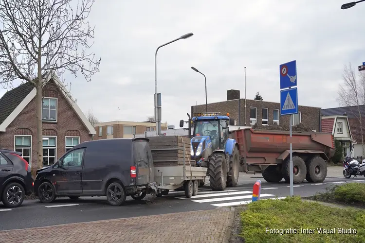 Schade bij aanrijding op Middenweg in Heerhugowaard