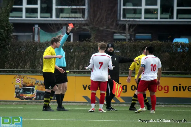 Reiger Boys hard onderuit tegen De Foresters in door rode kaarten ontsierd duel