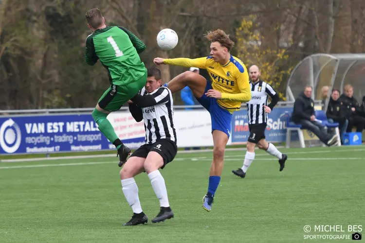 Hattrick van Vennink bezorgt LSVV broodnodige zege op FC Medemblik