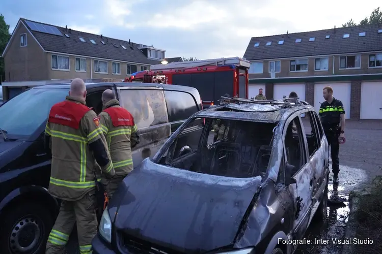 Auto door brand verwoest in Heerhugowaard, ook bestelbus fors beschadigd