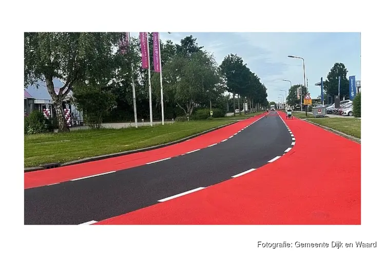 Proef met nieuwe rode deklaag op fietspaden in Dijk en Waard