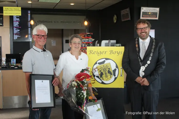 Gemeentelijke onderscheiding De Brug voor Reiger Boys-vrijwilligers Aad Buur en Paula Bourgonje