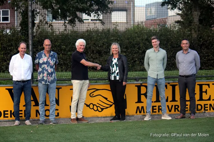 Bestuur “Vrienden van Reiger Boys” geeft estafettestokje door