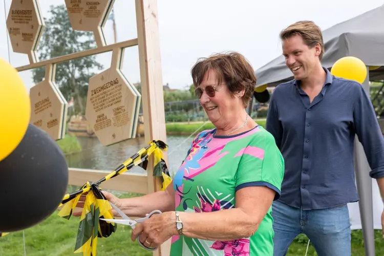 Officiële opening bijenhuis Museum BroekerVeiling