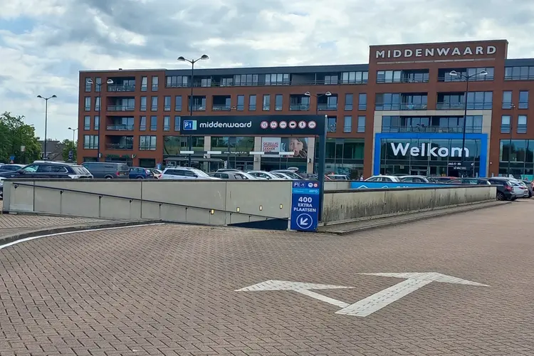 Winkelcentrum Middenwaard en ParkingYou verbeteren parkeerservice