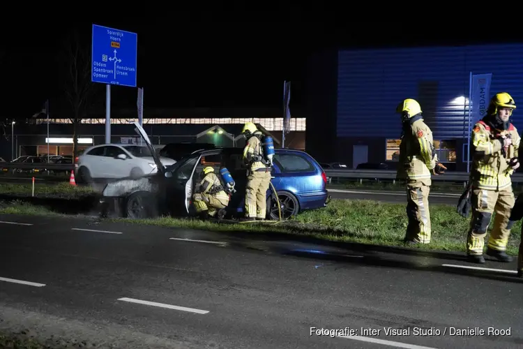 Auto in brand aan De Butter in Obdam